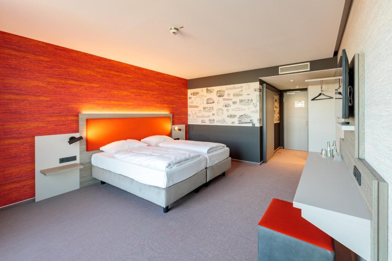 Hotel Am Ruessel Lohfelden Bagian luar foto