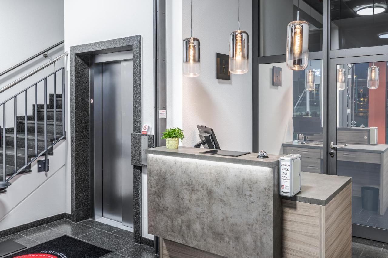 Hotel Am Ruessel Lohfelden Bagian luar foto